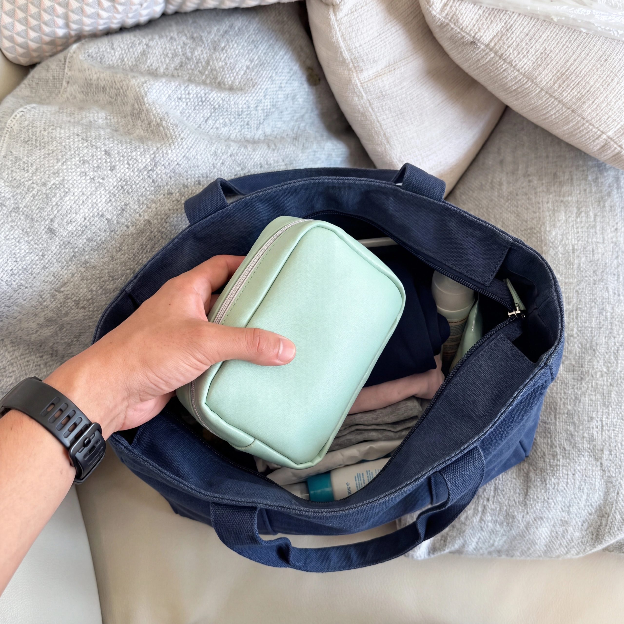 Pilly – The Pill Organizer Bag - Image 2